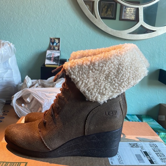 UGG Zea Wedge Waterproof Shearling Leather Boots - Picture 3 of 5